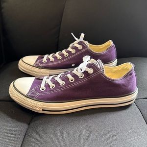 Converse All Star Women’s Low Top Purple size 10 US sneakers shoes